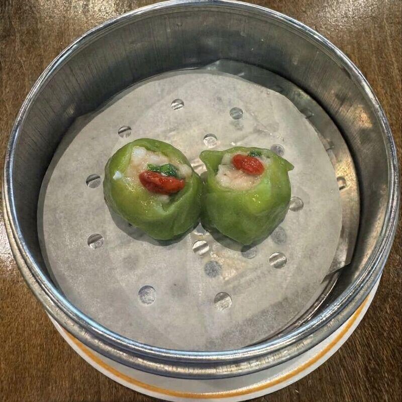 D4. Shrimp and Pea Shoot Dumplings(2)